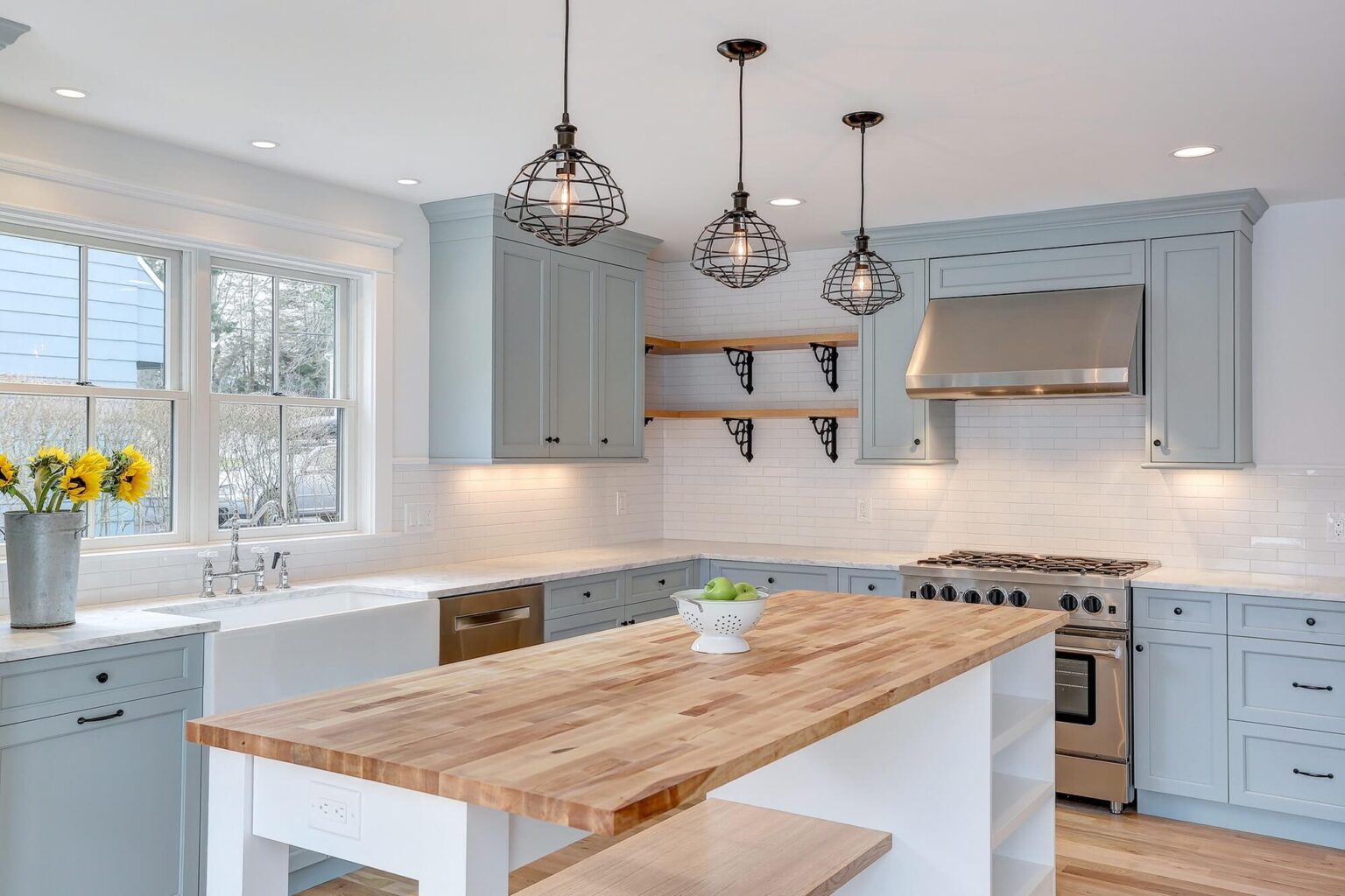 Crafting the Perfect Modern Farmhouse Kitchen: A Style Guide for Cozy & Chic